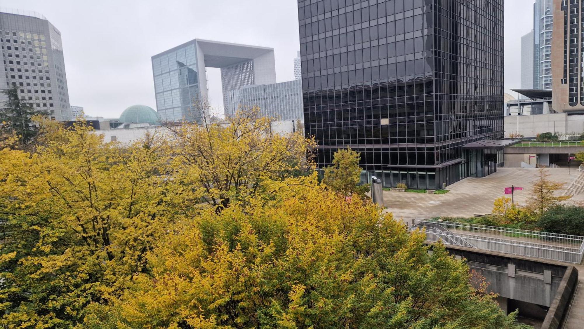Paris La Defense Design Au Pied De La Gare Et Centre Commercial Westfield Пюто Екстериор снимка